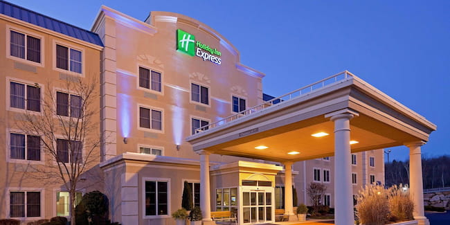  holiday inn express free breakfast hours 